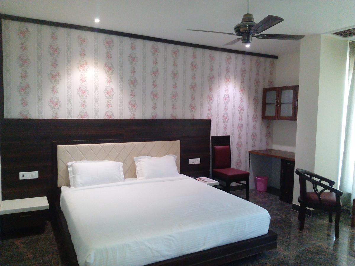 Rewa Residency Hotel Exterior photo